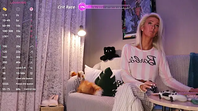 Snapshot of mari_moon_bunny chatting on 4, 11, 2025 mari moon bunny online show from 4, 11, 2025