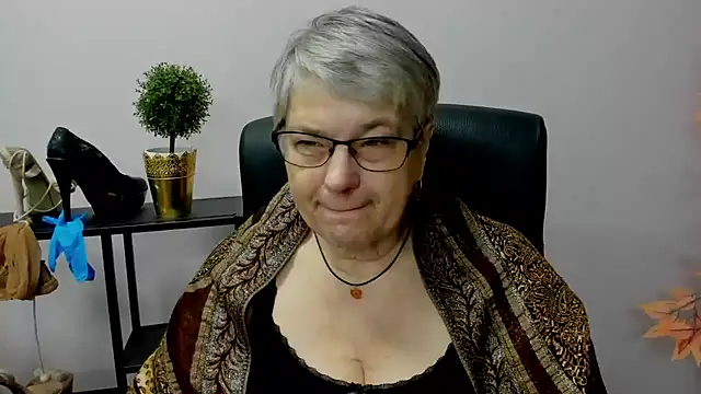 Snapshot of IrisDream chatting on 3, 1, 2025 IrisDream online show from 3, 1, 2025
