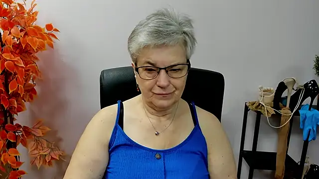 Snapshot of IrisDream chatting on 7, 10, 2025 IrisDream online show from 7, 10, 2025