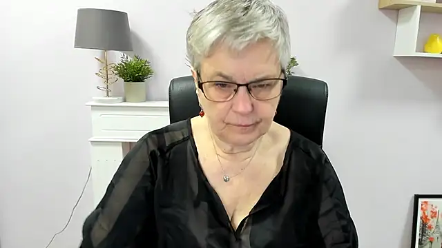 Snapshot of IrisDream chatting on 13, 5, 2026 IrisDream online show from 13, 5, 2026