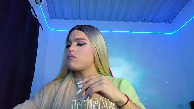 Snapshot of AllisonsweetZ chatting on 12, 11, 2025 AllisonsweetZ online show from 12, 11, 2025