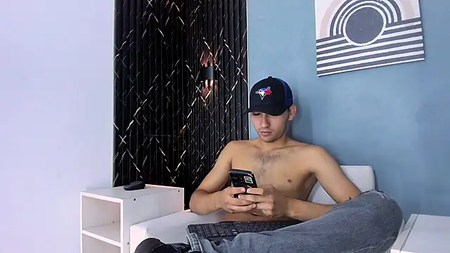 Liam crox online show from 30, 12, 2024