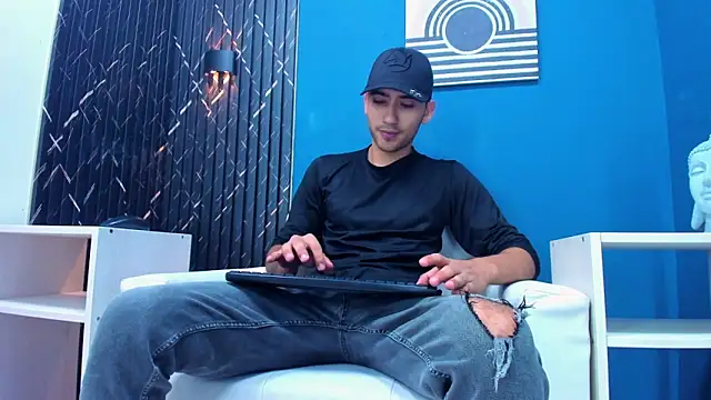 Liam crox online show from 7, 2, 2025