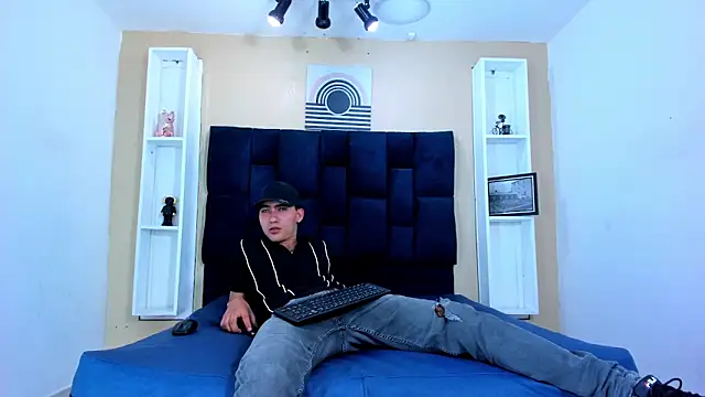 Liam crox online show from 15, 2, 2025