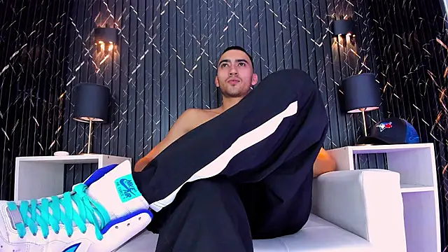 Liam crox online show from 21, 2, 2025