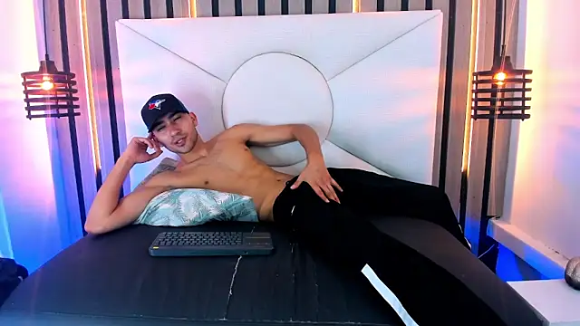 Liam crox online show from 14, 3, 2025