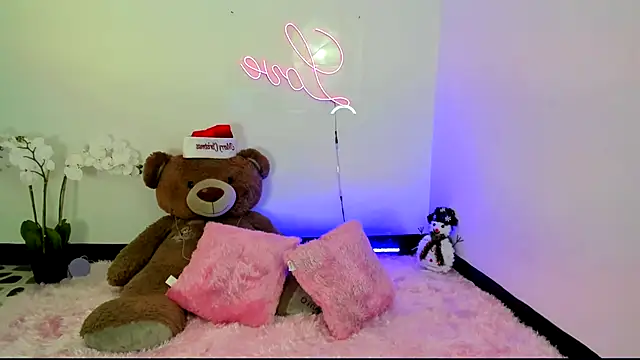 Snapshot of kendal_scott1 chatting on 18, 12, 2024 kendal scott1 online show from 18, 12, 2024