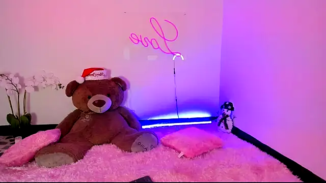 Snapshot of kendal_scott1 chatting on 21, 12, 2024 kendal scott1 online show from 21, 12, 2024