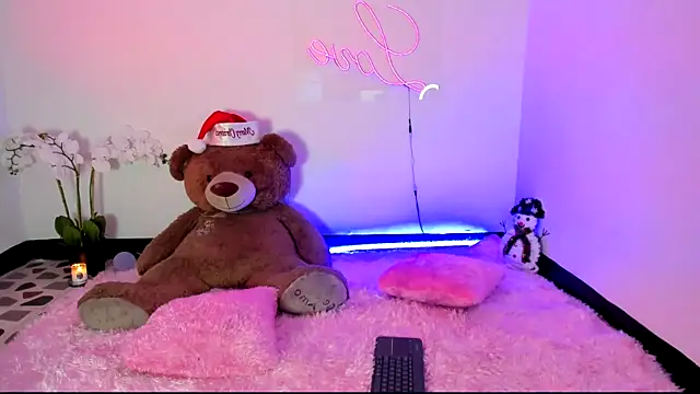 Snapshot of kendal_scott1 chatting on 23, 12, 2024 kendal scott1 online show from 23, 12, 2024