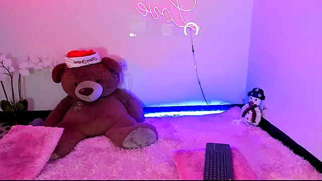 Snapshot of kendal_scott1 chatting on 26, 12, 2024 kendal scott1 online show from 26, 12, 2024