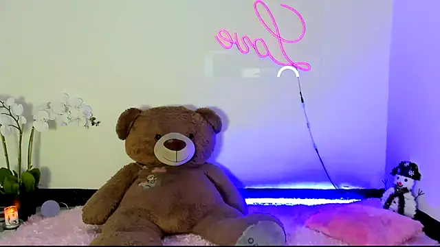 Snapshot of kendal_scott1 chatting on 2, 1, 2025 kendal scott1 online show from 2, 1, 2025