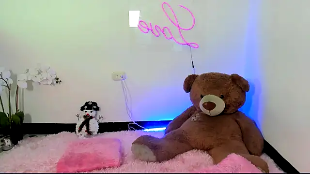 Snapshot of kendal_scott1 chatting on 5, 1, 2025 kendal scott1 online show from 5, 1, 2025