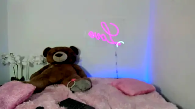 Snapshot of kendal_scott1 chatting on 22, 1, 2025 kendal scott1 online show from 22, 1, 2025