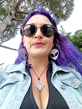 Snapshot of sophie_banger chatting on 12, 10, 2025 sophie banger online show from 12, 10, 2025