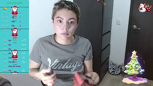 Snapshot of TRIXIE_TANG28 chatting on 30, 12, 2024 TRIXIE TANG28 online show from 30, 12, 2024