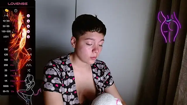 Snapshot of TRIXIE_TANG28 chatting on 18, 2, 2025 TRIXIE TANG28 online show from 18, 2, 2025