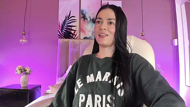 Snapshot of BellaClaiir chatting on 4, 11, 2025 BellaClaiir online show from 4, 11, 2025