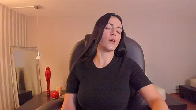 Snapshot of BellaClaiir chatting on 1, 12, 2025 BellaClaiir online show from 1, 12, 2025