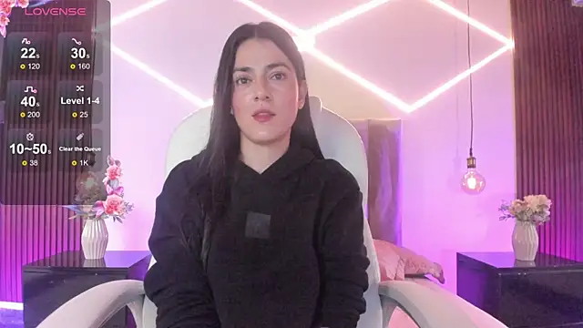 Snapshot of BellaClaiir chatting on 4, 12, 2025 BellaClaiir online show from 4, 12, 2025