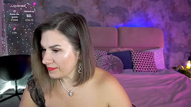 KiraRoxx online show from 7, 2, 2026