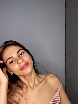 cuteluci  online show from 5, 1, 2025