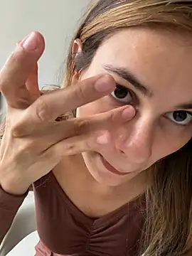 cuteluci  online show from 5, 1, 2025