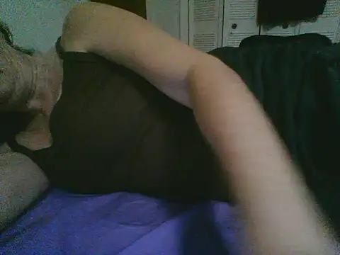 Emilylyn2501 online show from 14, 11, 2025