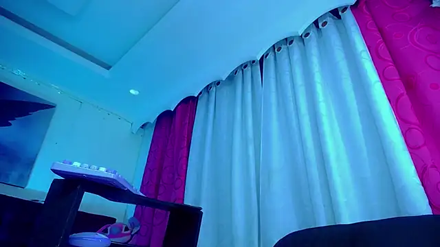 NahomiCamper online show from 26, 9, 2025