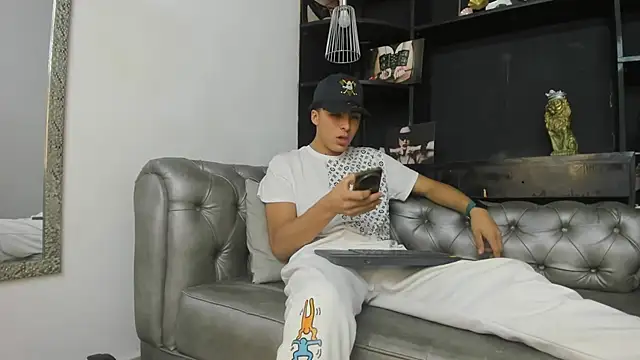 Snapshot of HeellBoy_ chatting on 10, 10, 2025 HeellBoy online show from 10, 10, 2025