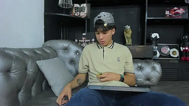 Snapshot of HeellBoy_ chatting on 11, 10, 2025 HeellBoy online show from 11, 10, 2025