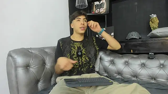 Snapshot of HeellBoy_ chatting on 12, 10, 2025 HeellBoy online show from 12, 10, 2025