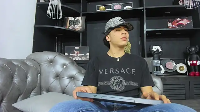 Snapshot of HeellBoy_ chatting on 16, 10, 2025 HeellBoy online show from 16, 10, 2025