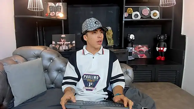 Snapshot of HeellBoy_ chatting on 24, 10, 2025 HeellBoy online show from 24, 10, 2025