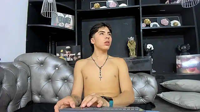 Snapshot of HeellBoy_ chatting on 28, 10, 2025 HeellBoy online show from 28, 10, 2025