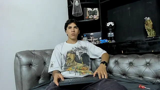 Snapshot of HeellBoy_ chatting on 10, 11, 2025 HeellBoy online show from 10, 11, 2025