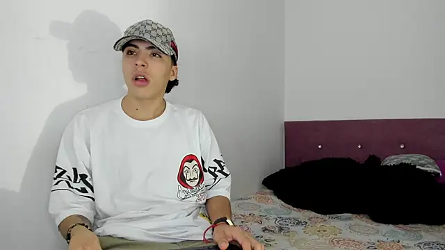 Snapshot of HeellBoy_ chatting on 18, 12, 2025 HeellBoy online show from 18, 12, 2025