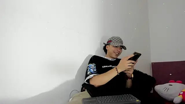 Snapshot of HeellBoy_ chatting on 21, 12, 2025 HeellBoy online show from 21, 12, 2025