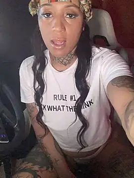 CrownedNyaries online show from 28, 2, 2025