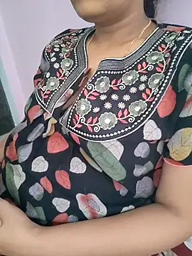 Snapshot of samitasharma chatting on 8, 3, 2025 samitasharma online show from 8, 3, 2025