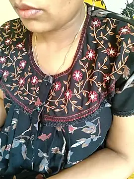 Snapshot of samitasharma chatting on 13, 9, 2025 samitasharma online show from 13, 9, 2025