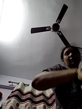 Snapshot of samitasharma chatting on 9, 10, 2025 samitasharma online show from 9, 10, 2025