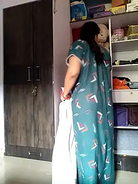 Snapshot of samitasharma chatting on 4, 11, 2025 samitasharma online show from 4, 11, 2025