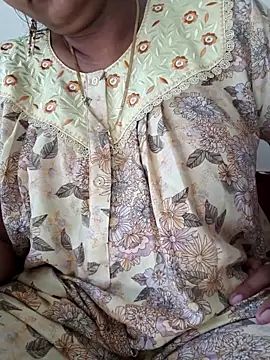 Snapshot of samitasharma chatting on 10, 4, 2026 samitasharma online show from 10, 4, 2026