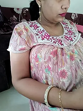 Snapshot of samitasharma chatting on 17, 4, 2026 samitasharma online show from 17, 4, 2026