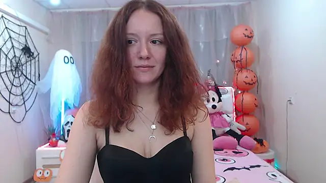 Snapshot of BarbaraStily chatting on 19, 10, 2025 BarbaraStily online show from 19, 10, 2025