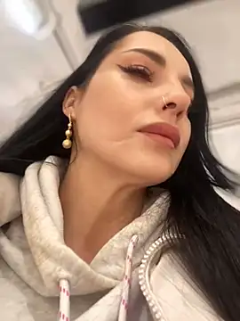 Snapshot of Roxana-Sexy chatting on 1, 3, 2025 Roxana-Sexy online show from 1, 3, 2025