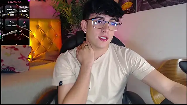 Snapshot of nolan_twink1 chatting on 5, 1, 2025 nolan twink1 online show from 5, 1, 2025