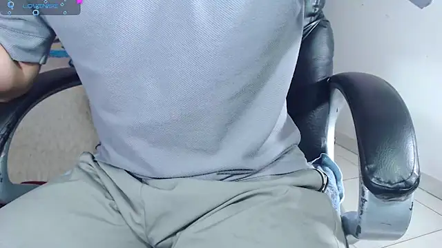 Snapshot of nolan_twink1 chatting on 25, 9, 2025 nolan twink1 online show from 25, 9, 2025