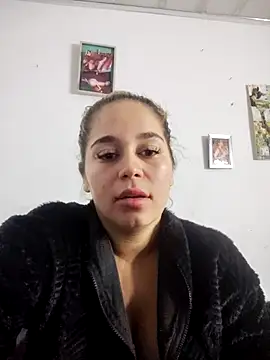 LaurenWelly  online show from 1, 12, 2025