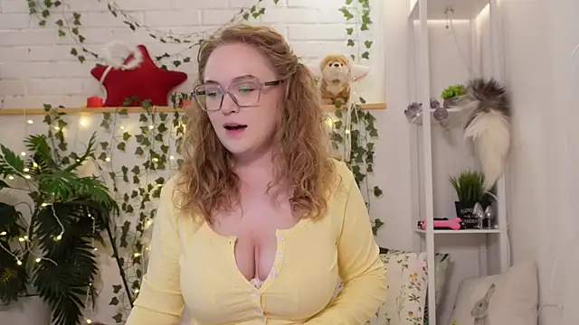 Snapshot of MonicaAsis chatting on 11, 9, 2025 MonicaAsis online show from 11, 9, 2025